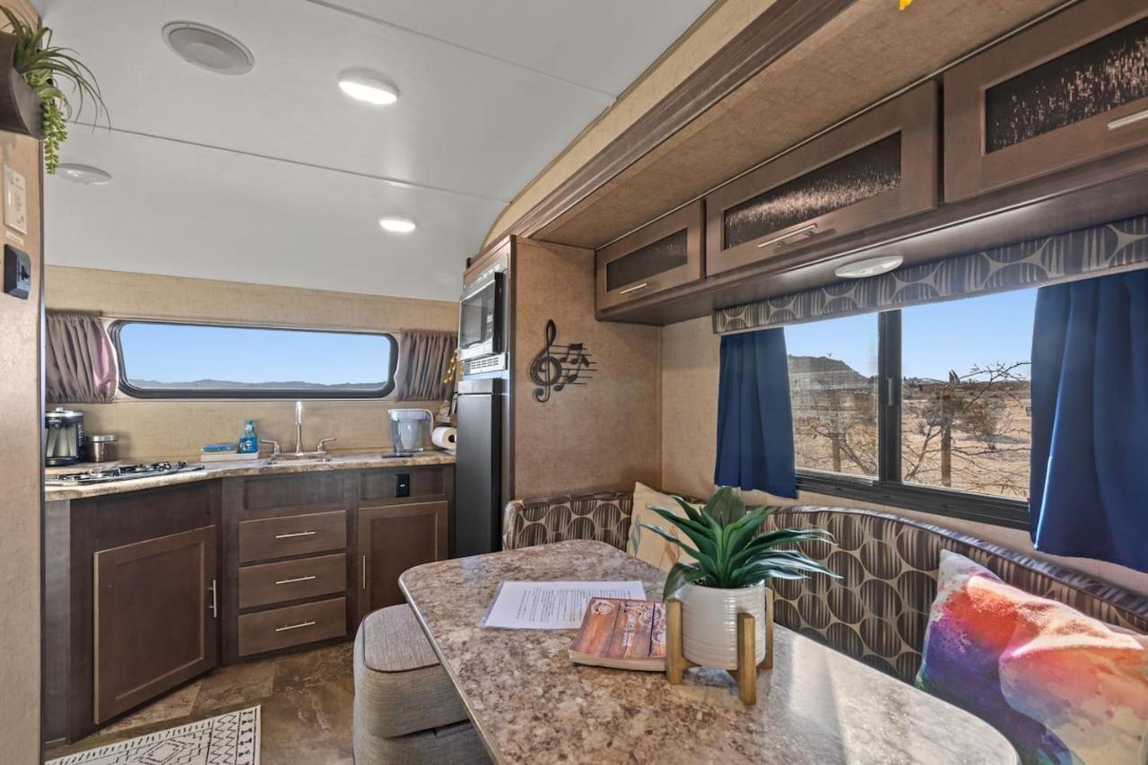Jt Village Campground - Lil Miss Daisy Joshua Tree Buitenkant foto